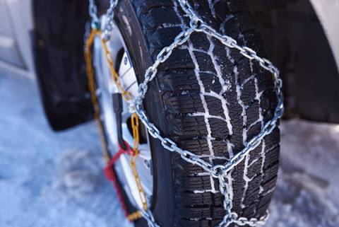 schneeketten als fahrhilfe im winter