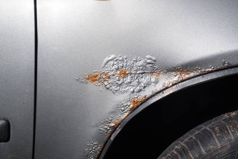 Rost am Auto entfernen