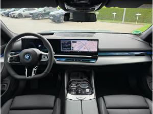 BMW i5 eDrive40 MSportPro HUD PANO DAProf AHK