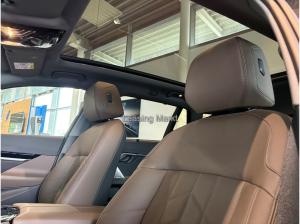 BMW 530 530e xDrive Touring Navi Tempom.aktiv Panoramadach Bluetooth PDC MP3 Schn.