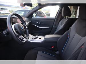 BMW 330 d xDrive Touring M-Sport/360°/DrivingAss.Prof./Head-Up/HiFi/ActiveProtection/Adapt.LED