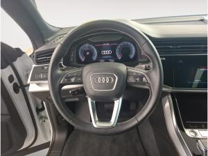 Audi Q8 50 TDI quattro AHK Matrix HUD DCC Pano