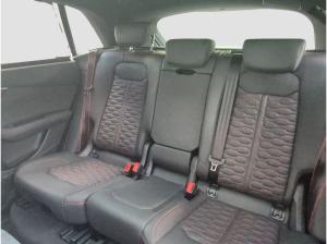 Audi RS Q8 (4MT)