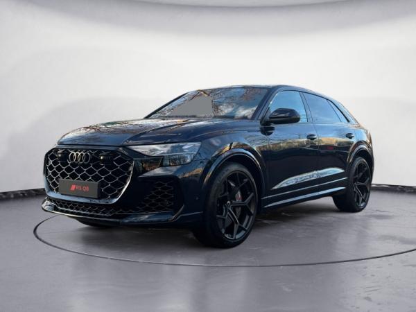 Audi RS Q8 SUV performance *Aktion*