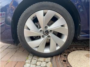 Volkswagen Golf VIII 1.5 eTSI DSG Style Navi LED-Plus PDC