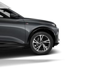Audi Q6 e-tron S line business performance 225 kW